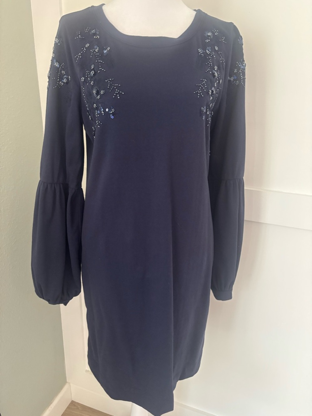 Lilly Pulitzer Navy Long-Sleeve Beaded soft Shift Dress medium great condition